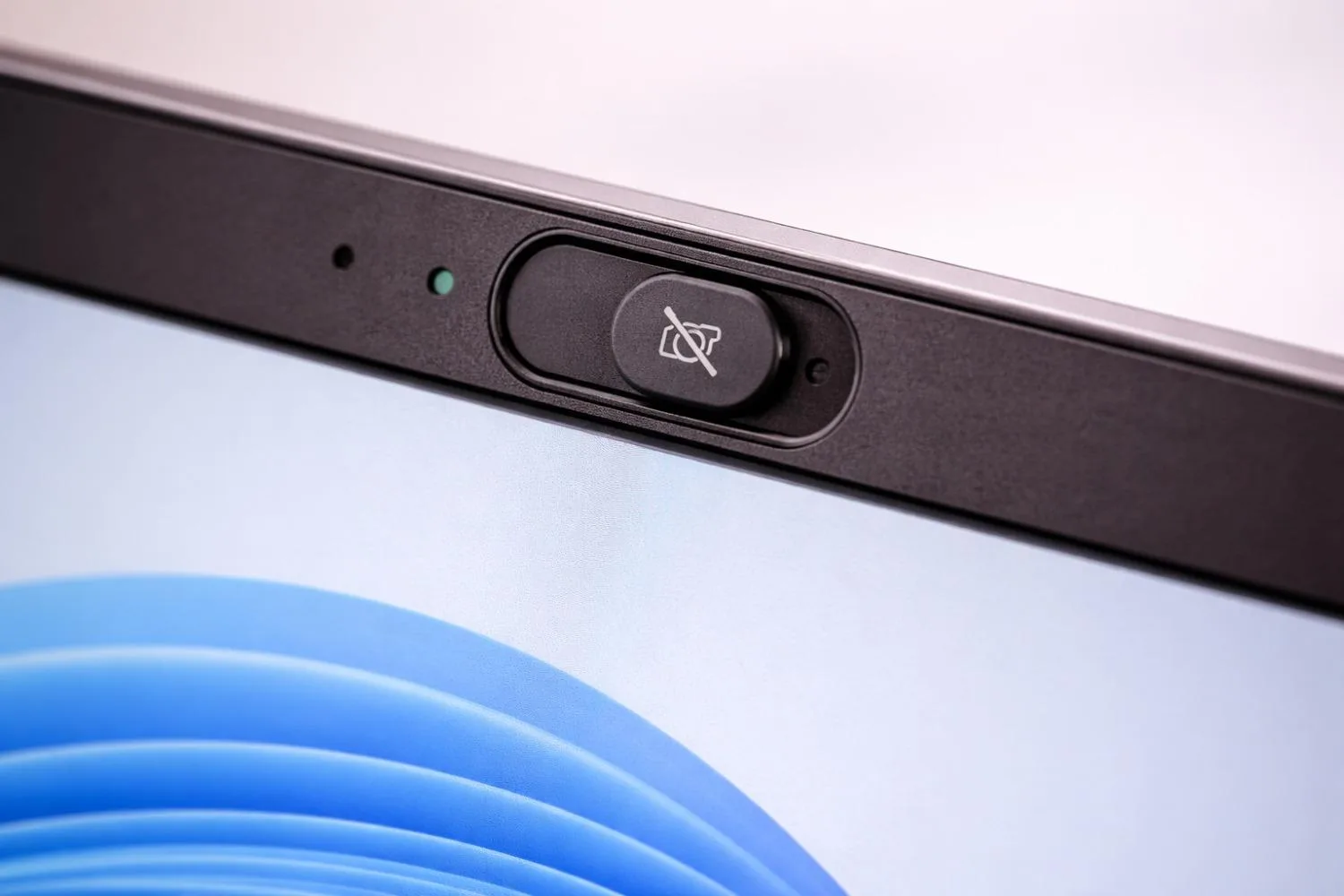 Cách bảo vệ quyền riêng tư khi sử dụng webcam và micro máy tính