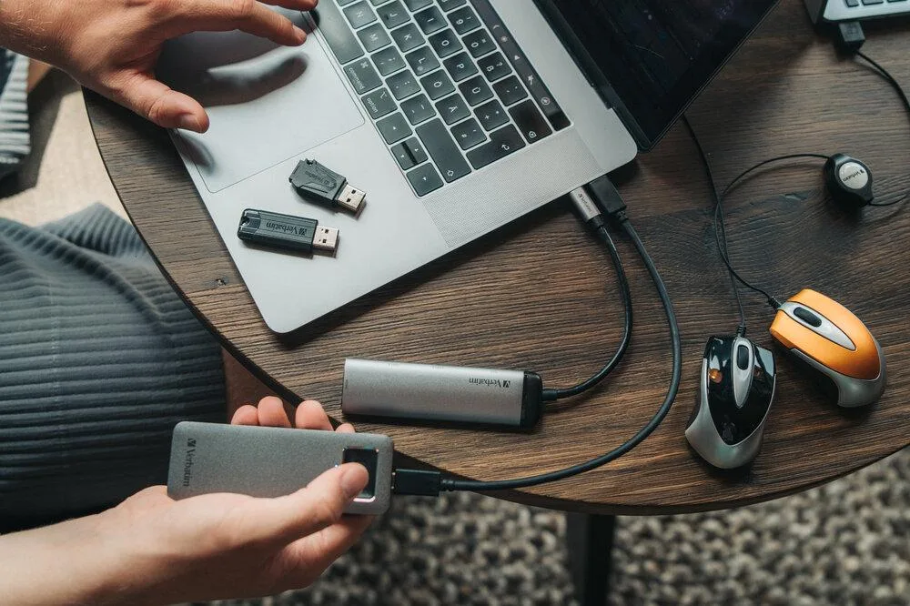 Bảo vệ dữ liệu khi sử dụng USB và ổ cứng di động với laptop